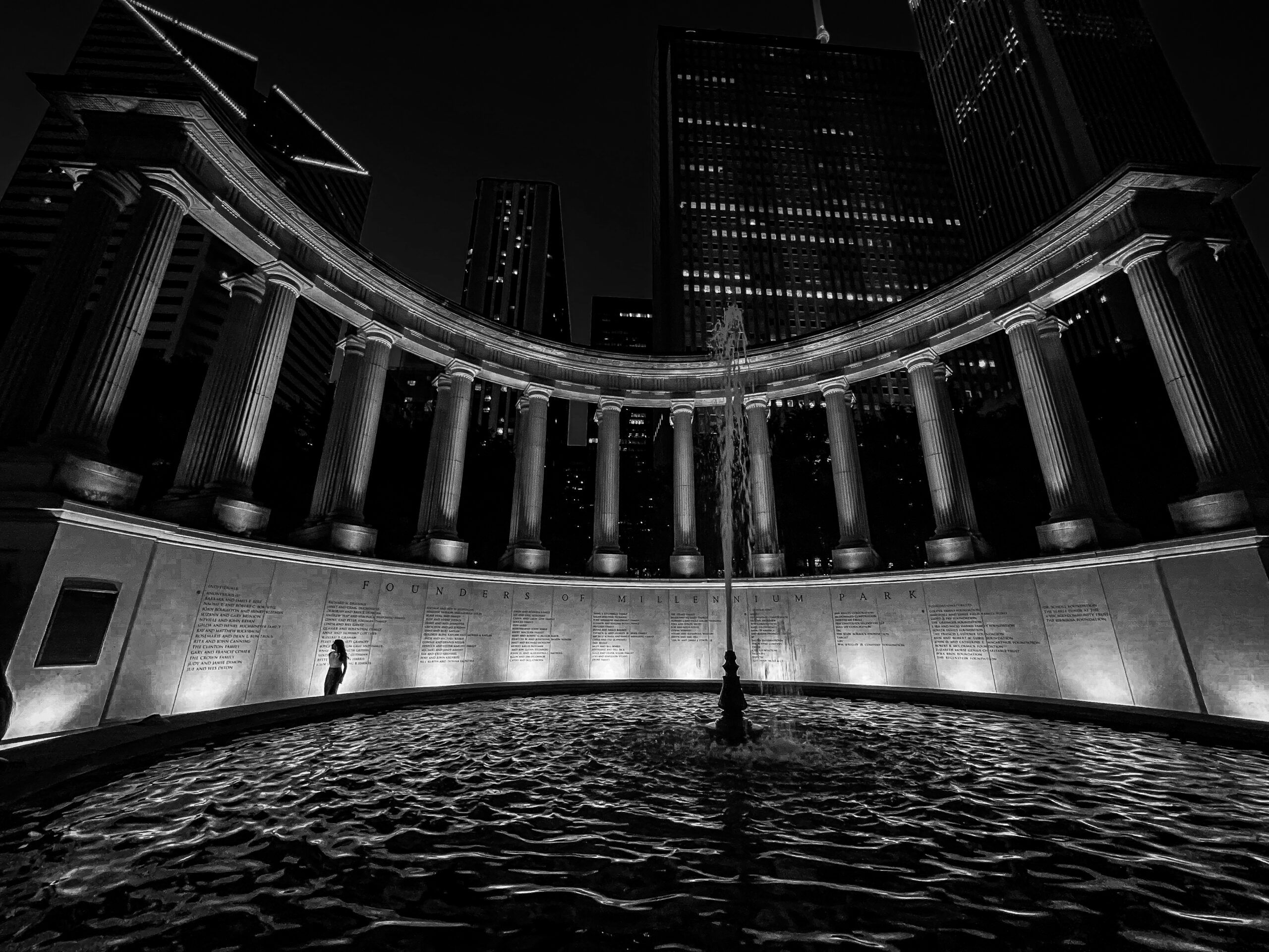 Millennium Monument, Chicago — B&W