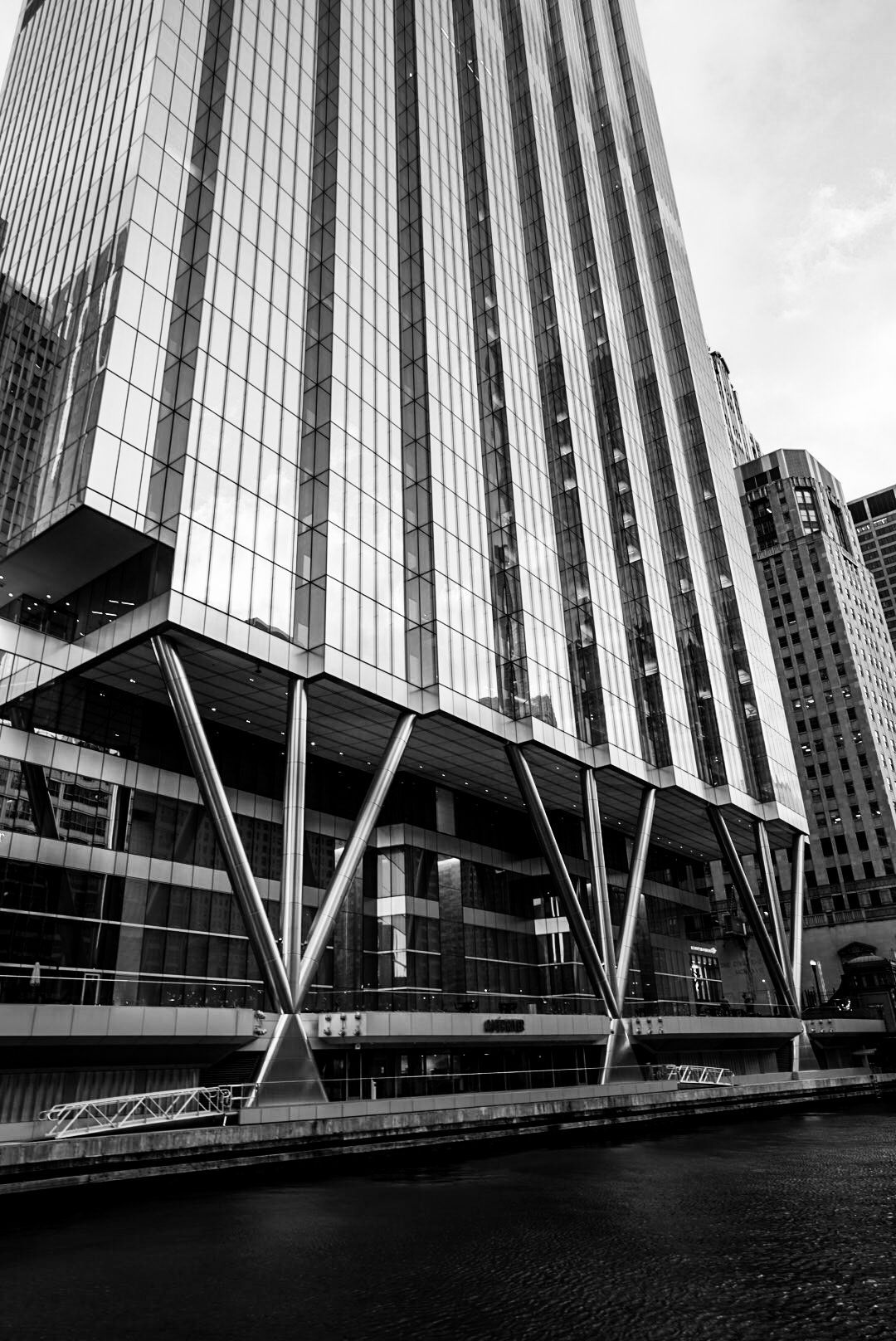 Bank of America Tower, Chicago — B&W